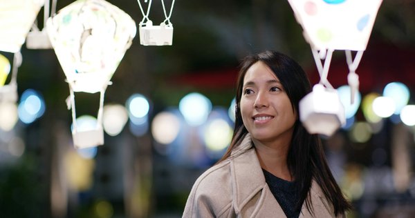 Quelles croisières offrent des ateliers de fabrication de lanternes japonaises à bord?